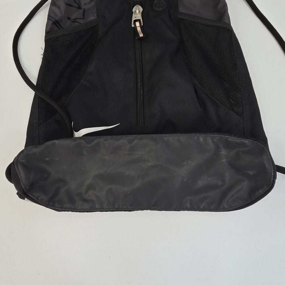 Nike Drawstring Lightweight Black/Gray Backpack Front Zip Pocket 2 Mesh Pockets - Picture 5 of 10